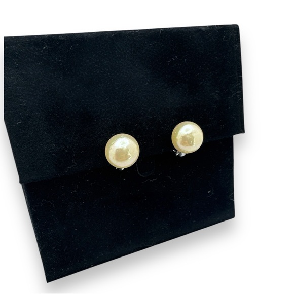 Christian Dior Late 1970's Vintage Glass Pearl Clip Earrings - Picture 4 of 12